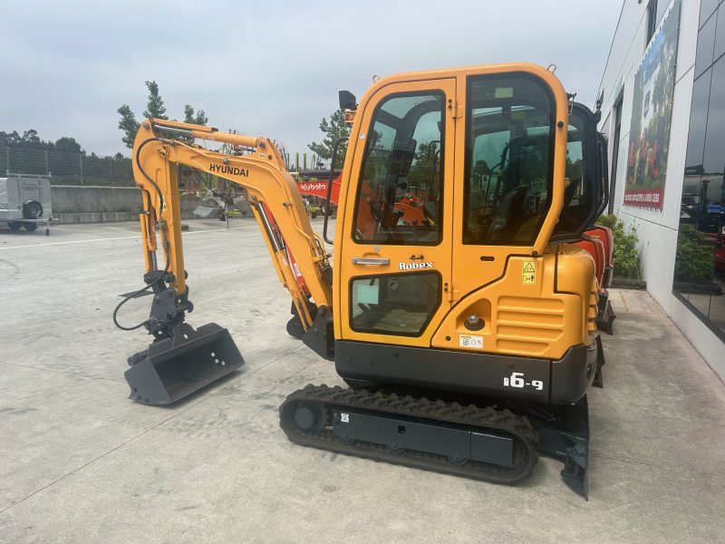 MINIEXCAVADORA HYUNDAI ROBEX 16-9