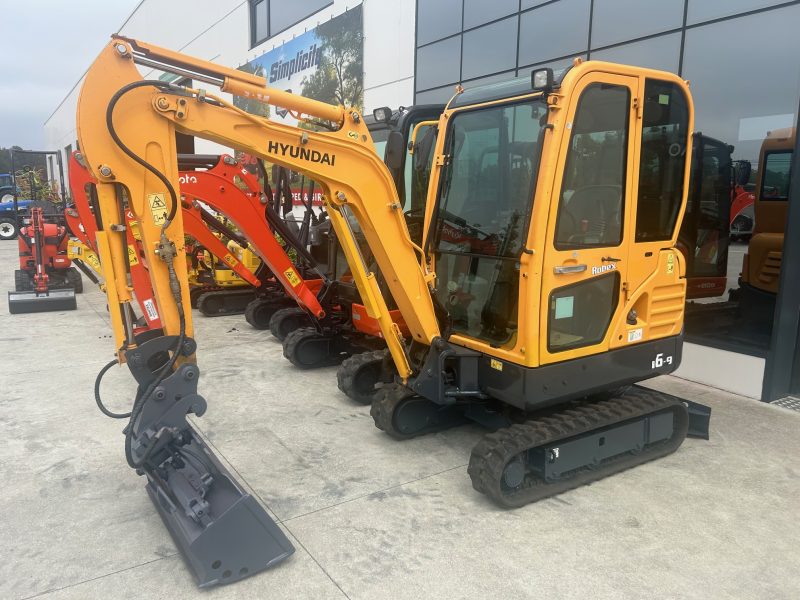 MINIEXCAVADORA HYUNDAI ROBEX 16-9