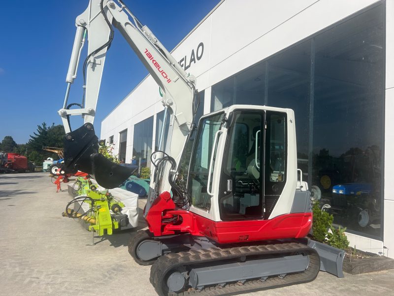 MINIEXCAVADORA TAKEUCHI TB250