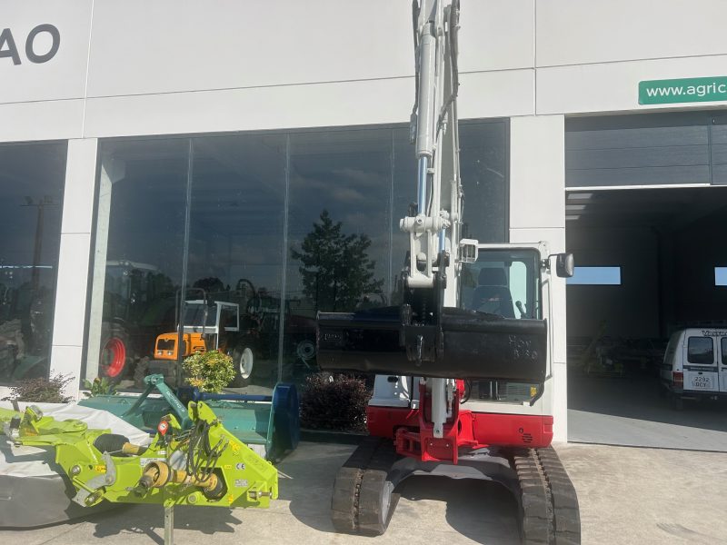 MINIEXCAVADORA TAKEUCHI TB250