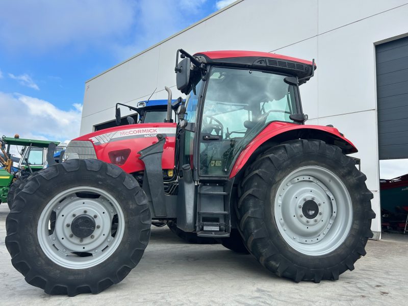 TRACTOR MCCOMRICK MC130 CON PALA