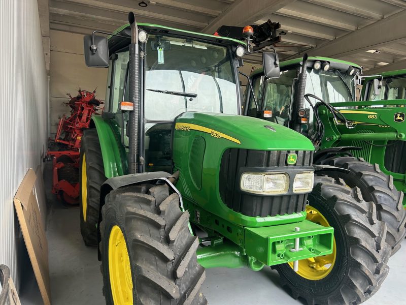 TRACTOR JOHN DEERE 5820