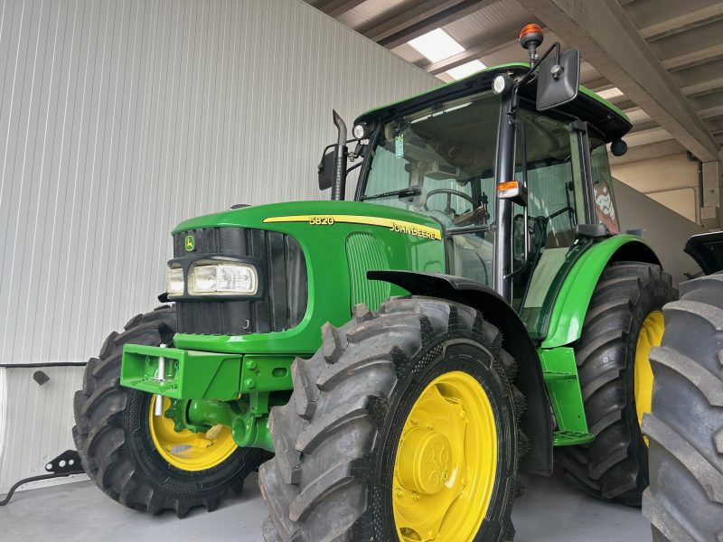 TRACTOR JOHN DEERE 5820