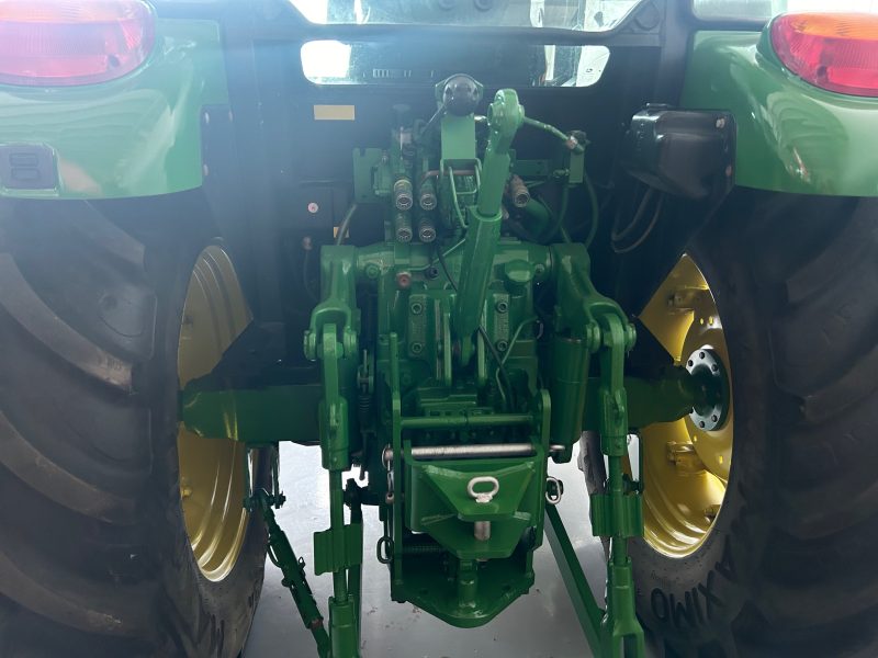 TRACTOR JOHN DEERE 5820