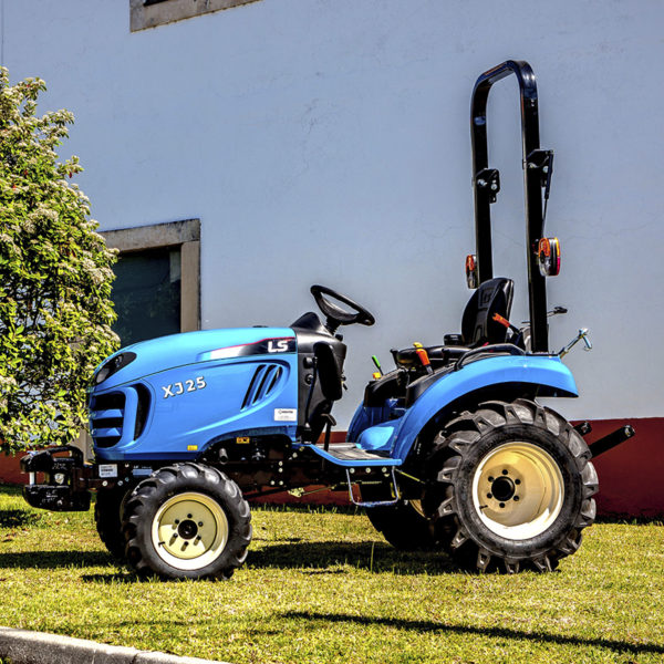 TRACTOR LS XJ 25